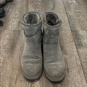 Gray Uggs platform healed boots. Size 11